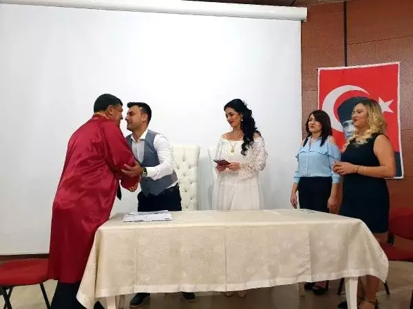 20 yıllık memur, oğlunun da nikahını kıydı 20 yıllık memur, oğlunun da nikahını kıydı