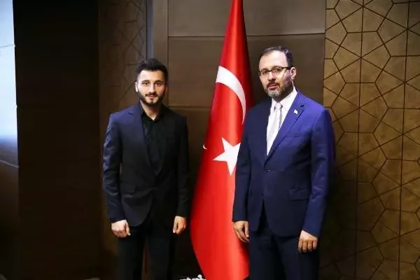 Bakan Kasapoğlu, Enver Cenk Şahin'i kabul etti Bakan Kasapoğlu, Enver Cenk Şahin'i kabul etti