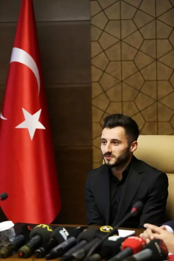 Bakan Kasapoğlu, Enver Cenk Şahin'i kabul etti Bakan Kasapoğlu, Enver Cenk Şahin'i kabul etti