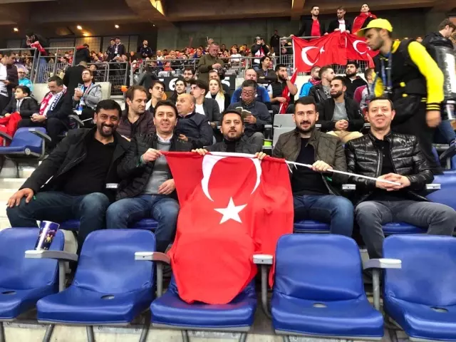 Belediye Başkanı Arı, Enver Cenk Şahin'e transfer teklifini iletti Belediye Başkanı Arı, Enver Cenk Şahin'e transfer teklifini iletti