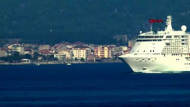 Çanakkale dev kruvaziyer gemisi, çanakkale boğazı'ndan geçti Çanakkale dev kruvaziyer gemisi, çanakkale boğazı'ndan geçti