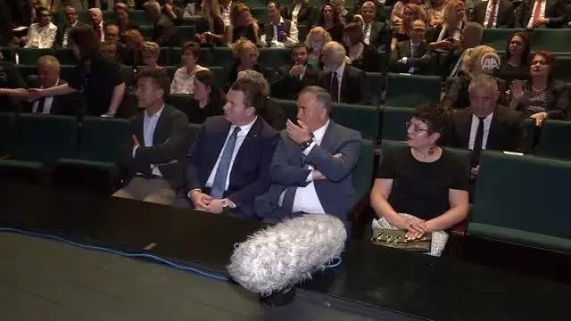 Devlet Tiyatroları 70'inci yılını 'yıldızlar geçidi' ile kutladı(1) Devlet Tiyatroları 70'inci yılını 'yıldızlar geçidi' ile kutladı(1)
