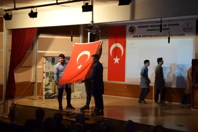 Edremit'te ahilik geleneği meslek lisesi öğrencileriyle yaşatıldı Edremit'te ahilik geleneği meslek lisesi öğrencileriyle yaşatıldı