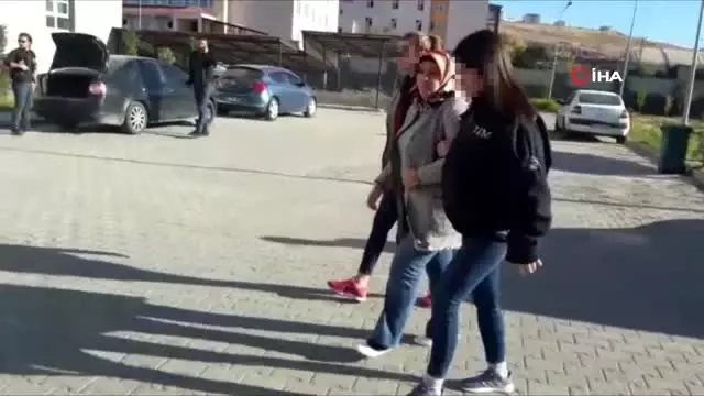 Erciş Belediye Başkanı Yıldız Çetin, böyle gözaltına alındı Erciş Belediye Başkanı Yıldız Çetin, böyle gözaltına alındı