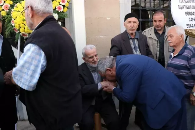 Eskişehir Valisi Çakacak'ın kayınvalidesi son yolculuğuna uğurlandı Eskişehir Valisi Çakacak'ın kayınvalidesi son yolculuğuna uğurlandı