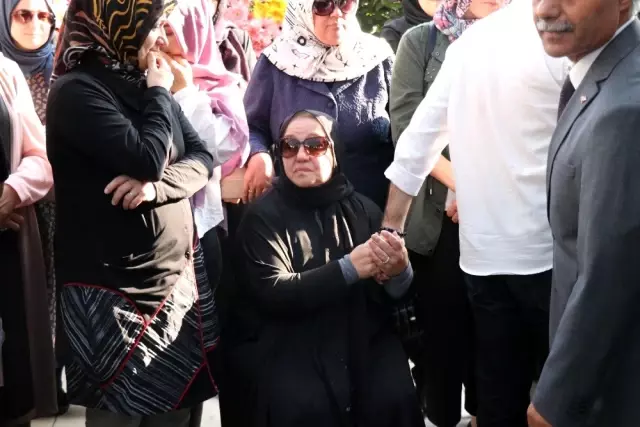 Eskişehir Valisi Çakacak'ın kayınvalidesi son yolculuğuna uğurlandı Eskişehir Valisi Çakacak'ın kayınvalidesi son yolculuğuna uğurlandı