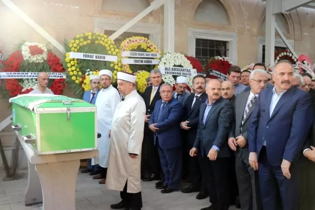 Eskişehir Valisi Çakacak'ın kayınvalidesi son yolculuğuna uğurlandı Eskişehir Valisi Çakacak'ın kayınvalidesi son yolculuğuna uğurlandı
