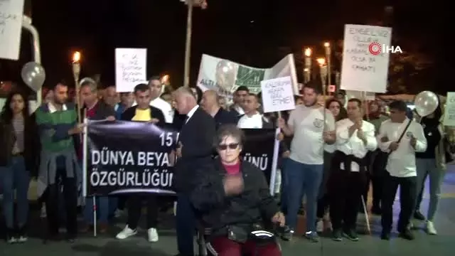 Görme engellilerden 'Beyaz Baston' kullanımına ilişkin kanun talebi Görme engellilerden 'Beyaz Baston' kullanımına ilişkin kanun talebi
