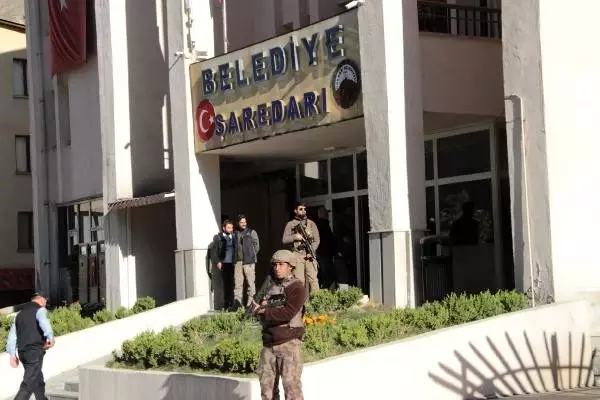 Hakkari ve yüksekova'nın hdp'li belediye başkanları gözaltında / yeniden Hakkari ve yüksekova'nın hdp'li belediye başkanları gözaltında / yeniden