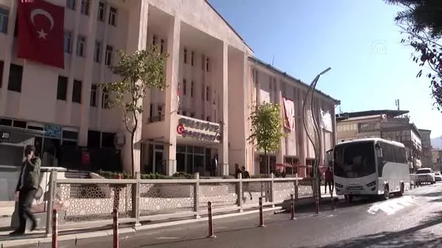 HDP'li iki belediye başkanına terör soruşturmasında gözaltı HDP'li iki belediye başkanına terör soruşturmasında gözaltı