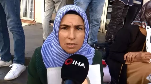 HDP önündeki ailelerin evlat nöbeti 43. gününde HDP önündeki ailelerin evlat nöbeti 43. gününde