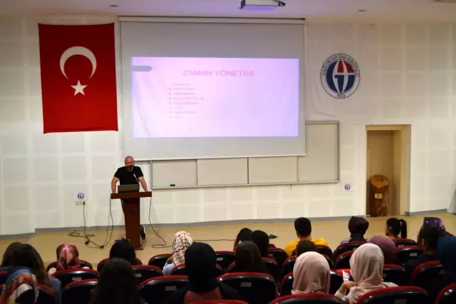 İslahiye İİBF'de 'zaman yönetimi' semineri İslahiye İİBF'de 'zaman yönetimi' semineri
