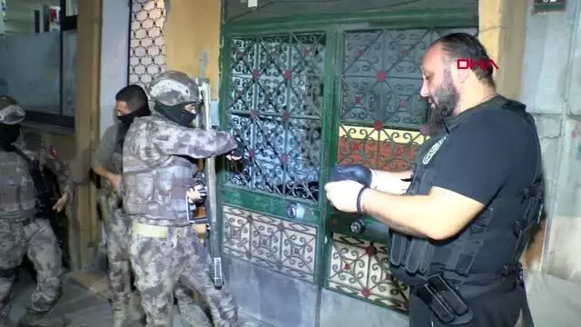 İstanbul'da 5 ilçede uyuşturucu operasyonu: 31 gözaltı İstanbul'da 5 ilçede uyuşturucu operasyonu: 31 gözaltı