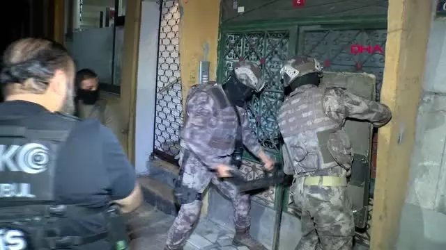 İstanbul'da 5 ilçede uyuşturucu operasyonu: 31 gözaltı İstanbul'da 5 ilçede uyuşturucu operasyonu: 31 gözaltı