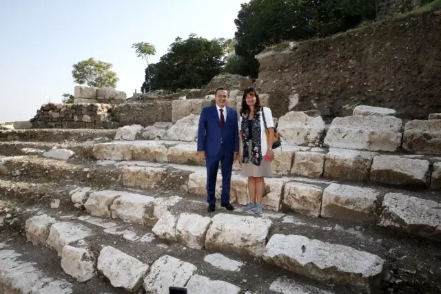 'İzmir'i dünyaya açacak büyük bir çalışma yapılıyor' 'İzmir'i dünyaya açacak büyük bir çalışma yapılıyor'