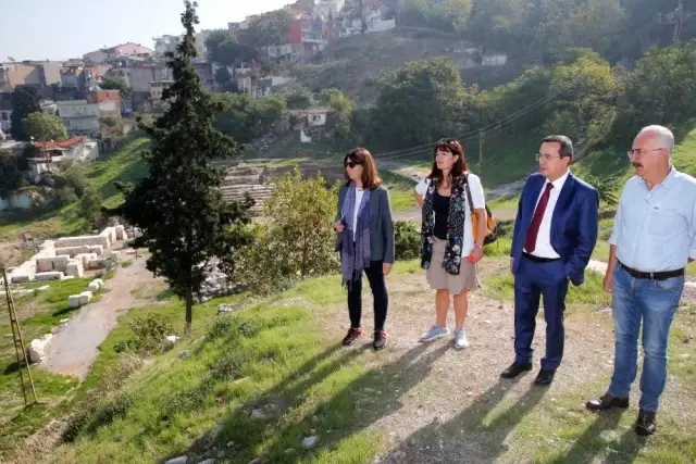 'İzmir'i dünyaya açacak büyük bir çalışma yapılıyor' 'İzmir'i dünyaya açacak büyük bir çalışma yapılıyor'