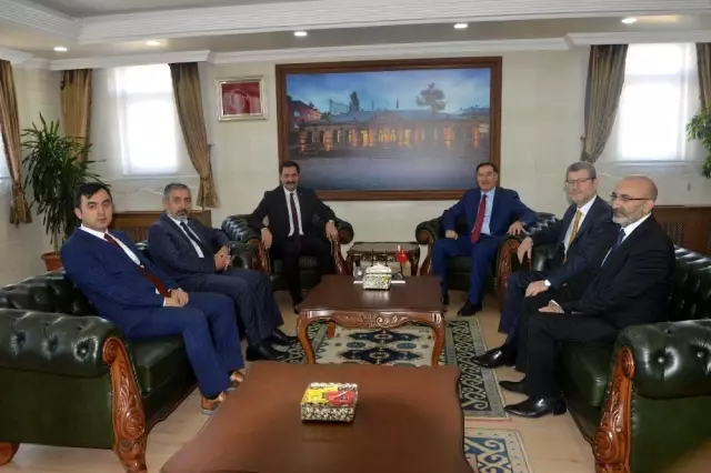 Kamu Başdenetçisi Şeref Malkoç, Ardahan Valisi Mustafa Masatlı'yı ziyaret etti Kamu Başdenetçisi Şeref Malkoç, Ardahan Valisi Mustafa Masatlı'yı ziyaret etti