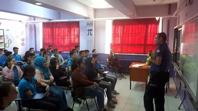 Karpuzlu'da öğrenciler trafik eğitimi aldı Karpuzlu'da öğrenciler trafik eğitimi aldı