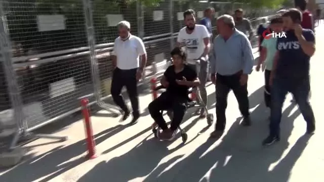 Kızıltepe Kaymakamı Çam, terör saldırısında yaralananları ziyaret etti Kızıltepe Kaymakamı Çam, terör saldırısında yaralananları ziyaret etti