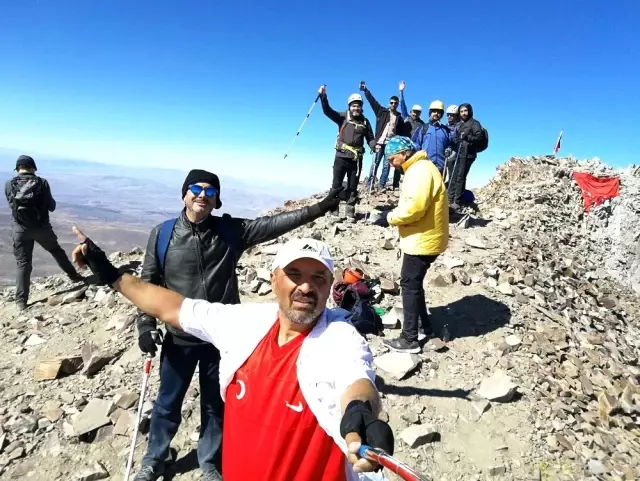 Mehmetçik'e Erciyes'in zirvesinden destek Mehmetçik'e Erciyes'in zirvesinden destek