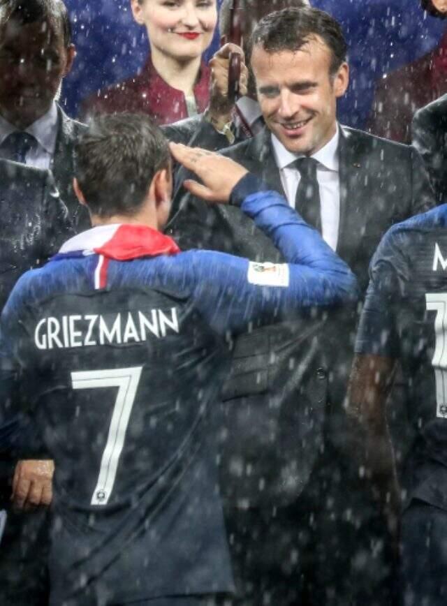 Milliler asker selamı gönderince tepki, Griezmann gönderince ses yok!
