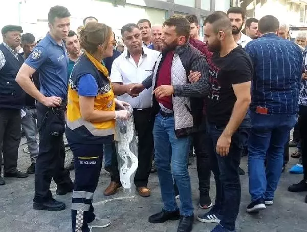 Minibüsün çarptığı motosikletin sürücüsü yaralandı Minibüsün çarptığı motosikletin sürücüsü yaralandı