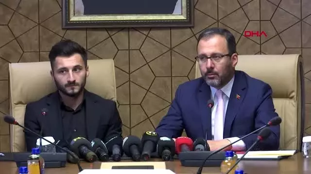 Spor bakan kasapoğlu, enver cenk şahin'i kabul etti Spor bakan kasapoğlu, enver cenk şahin'i kabul etti