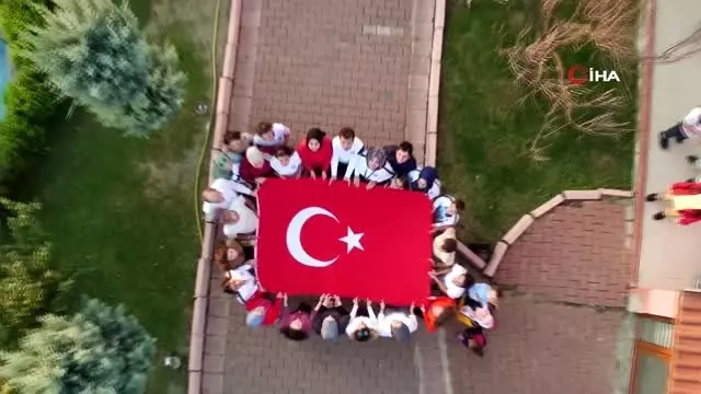 Suriye'de destan yazan Mehmetçiğe özel çocuklardan klipli destek Suriye'de destan yazan Mehmetçiğe özel çocuklardan klipli destek
