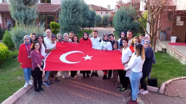 Suriye'de destan yazan Mehmetçik'e özel çocuklardan klipli destek Suriye'de destan yazan Mehmetçik'e özel çocuklardan klipli destek
