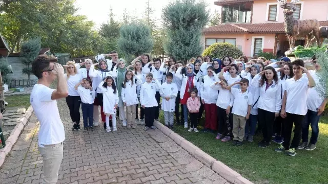 Suriye'de destan yazan Mehmetçik'e özel çocuklardan klipli destek Suriye'de destan yazan Mehmetçik'e özel çocuklardan klipli destek