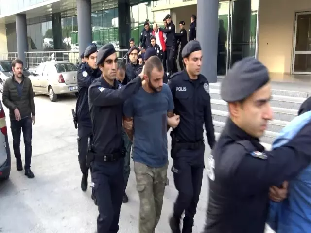 Uyuşturucu operasyonunda gözaltına alınan 25 kişi adliyeye sevk edildi Uyuşturucu operasyonunda gözaltına alınan 25 kişi adliyeye sevk edildi
