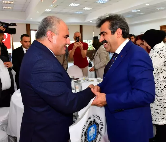 Vali Güzeloğlu görme engelli vatandaşlarla bir araya geldi