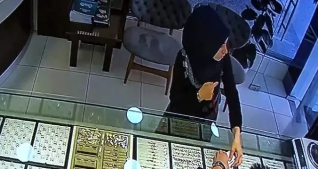 Yerde bulduğu içinde 76 bin TL bulunan paketi 'Sahibi bulunsun' diyerek dükkana teslim etti