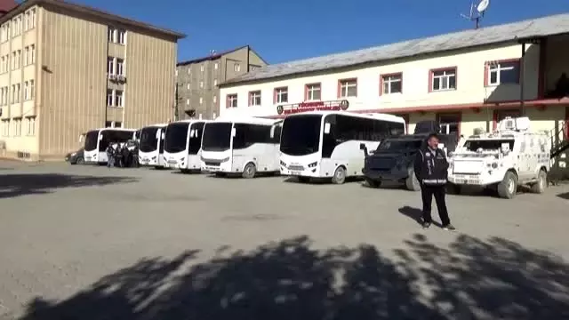 Yüksekova belediyesinde polis ekipleri arama yapıyor (2) Yüksekova belediyesinde polis ekipleri arama yapıyor (2)