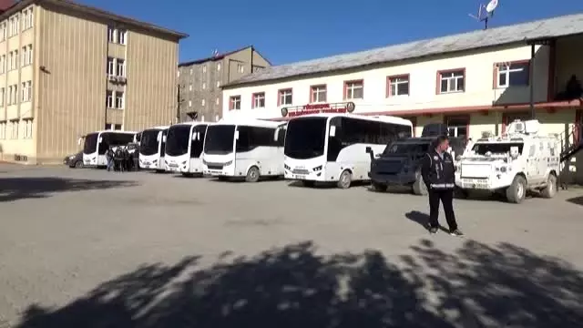 Yüksekova belediyesinde polis ekipleri arama yapıyor (2) Yüksekova belediyesinde polis ekipleri arama yapıyor (2)