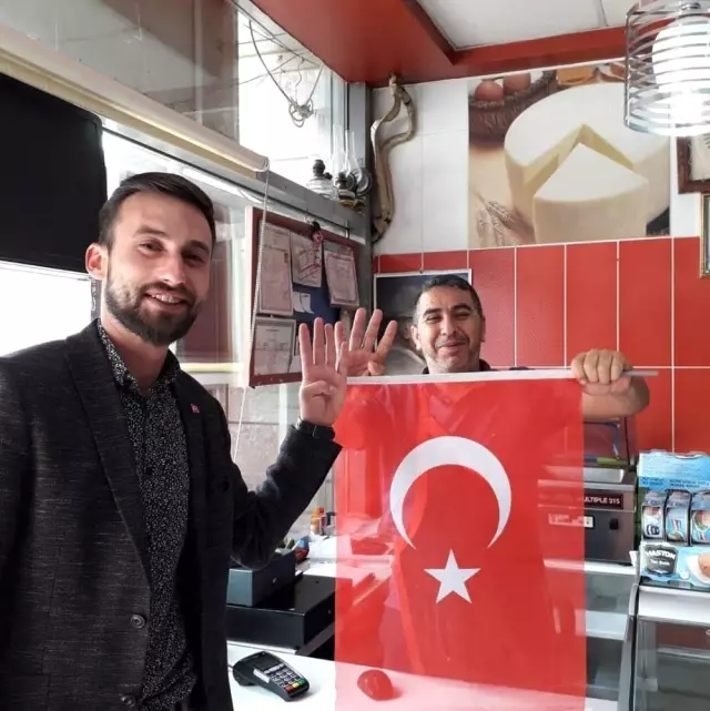 Ak Genç Develi'den Mehmetçiğe Bayraklı Destek Ak Genç Develi'den Mehmetçiğe Bayraklı Destek