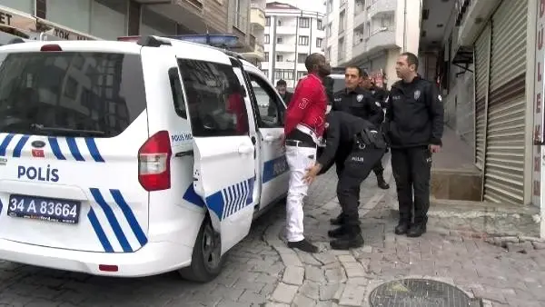 Altında saklandığı aracın alarmı çalınca yakalandı Altında saklandığı aracın alarmı çalınca yakalandı