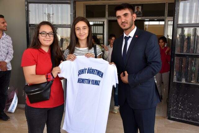Balıkesirli öğrencilerden şehit öğretmen Necmettin Yılmaz'ın Şanlıurfa'daki öğrencilerine ziyaret