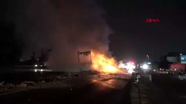 Bariyerlere çarpan tır alev alev yandı Bariyerlere çarpan tır alev alev yandı