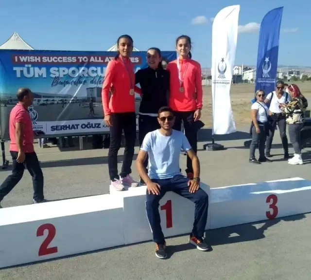 Bölgesel kros liginde Gediz'in gururu oldular Bölgesel kros liginde Gediz'in gururu oldular