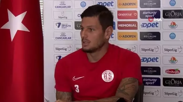 Bülent Korkmaz'dan Merih ve Çağlara övgü Bülent Korkmaz'dan Merih ve Çağlara övgü