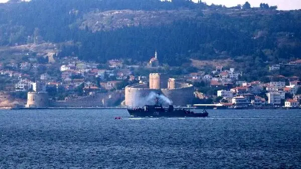 Çanakkale Boğazı'ndan 2 Rus savaş gemisi geçti Çanakkale Boğazı'ndan 2 Rus savaş gemisi geçti