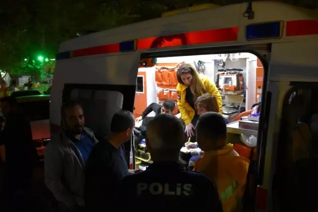 Cebinde taşıdığı bıçak bacağına saplandı Cebinde taşıdığı bıçak bacağına saplandı