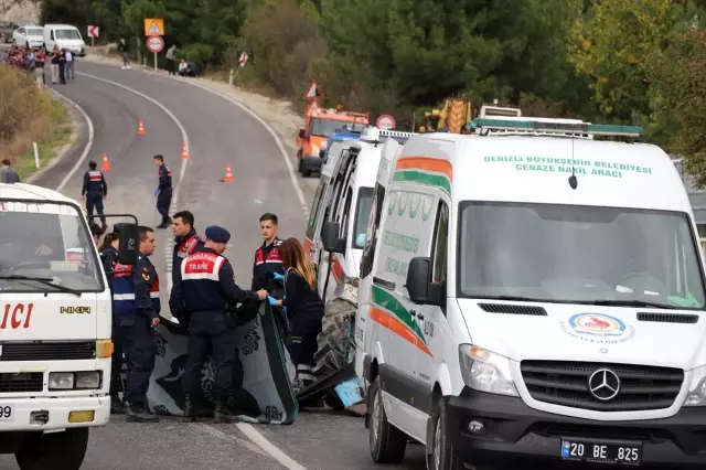 Denizli'de kamyon traktöre çarptı: 3 ölü, 1 yaralı Denizli'de kamyon traktöre çarptı: 3 ölü, 1 yaralı