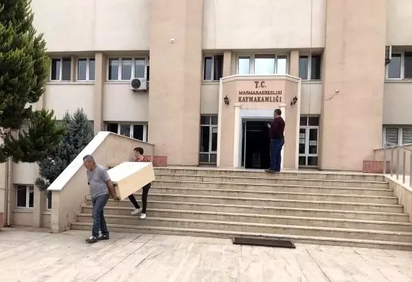 Depremde hasar gören kaymakamlık binası taşınıyor Depremde hasar gören kaymakamlık binası taşınıyor