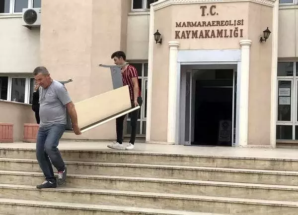 Depremde hasar gören kaymakamlık binası taşınıyor Depremde hasar gören kaymakamlık binası taşınıyor