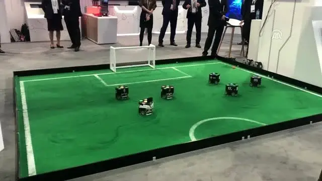 Dünya şampiyonu robot futbolculara İsviçre'de yoğun ilgi - ZÜRİH Dünya şampiyonu robot futbolculara İsviçre'de yoğun ilgi - ZÜRİH