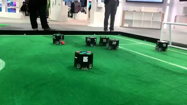 Dünya şampiyonu robot futbolculara İsviçre'de yoğun ilgi - ZÜRİH Dünya şampiyonu robot futbolculara İsviçre'de yoğun ilgi - ZÜRİH