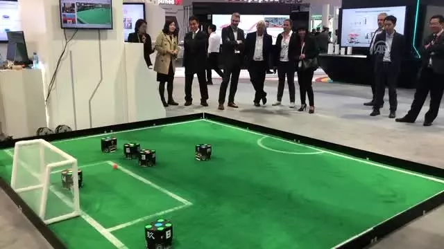 Dünya şampiyonu robot futbolculara İsviçre'de yoğun ilgi - ZÜRİH Dünya şampiyonu robot futbolculara İsviçre'de yoğun ilgi - ZÜRİH