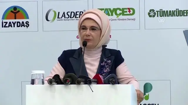 Emine Erdoğan: ''Kullan at' değil, 'kullan ve atma' yeni prensibimiz olmalı' Emine Erdoğan: ''Kullan at' değil, 'kullan ve atma' yeni prensibimiz olmalı'